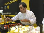 El cocinero berciano Miguel Martínez deleitó a los asistentes con tapas elaboradas con productos típicos de El Bierzo