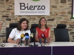 Milagros Marcos, consejera de Agricultura y Ganadería de la Junta de Castilla y León, y Misericordia Bello, presidenta del CRDO Bierzo, en rueda de prensa posterior a la calificación de 'Excelente' de la añada 2016