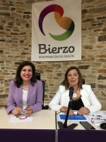 Milagros Marcos, consejera de Agricultura y Ganadería de la Junta de CyL, junto a Misericordia Bello, presidenta del CRDO Bierzo.