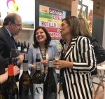 El presidente de la Junta de Castilla y León, Juan Vicente Herrera, la consejera de Agricultura y Ganadería, Milagros Marcos, y la presidenta del CRDO Bierzo, Misericordia Bello, en la pasada edición del Salón de Gourmets